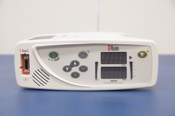 Meetapparaat Saturatiemeter Masimo RAD 8 zuurstof o2 meter